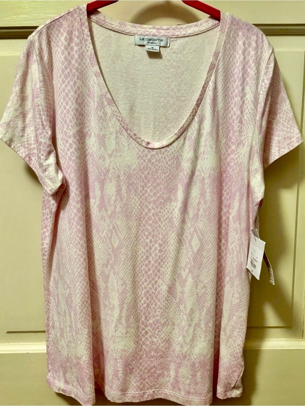 Liz Claiborne Pale Pink Snake-Print Scoop Neck Short Sleeve Tee